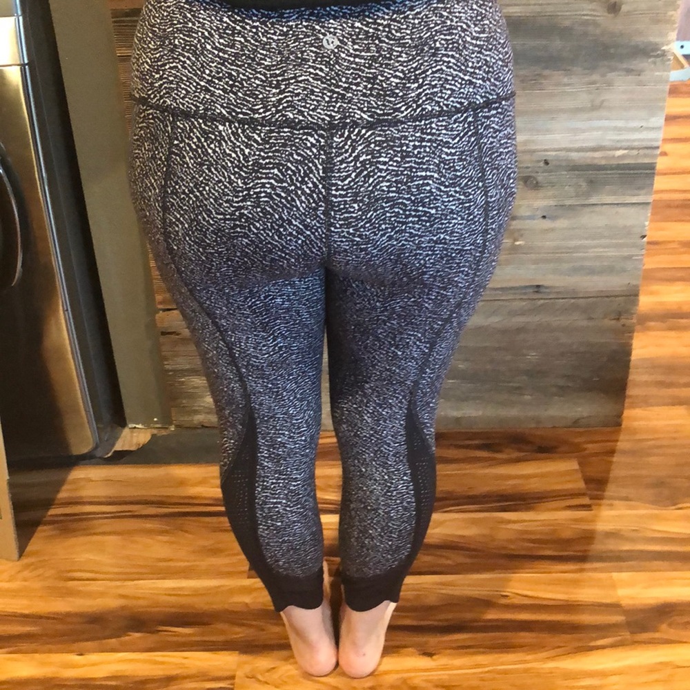 Black and White Lululemon Leggings Size 12